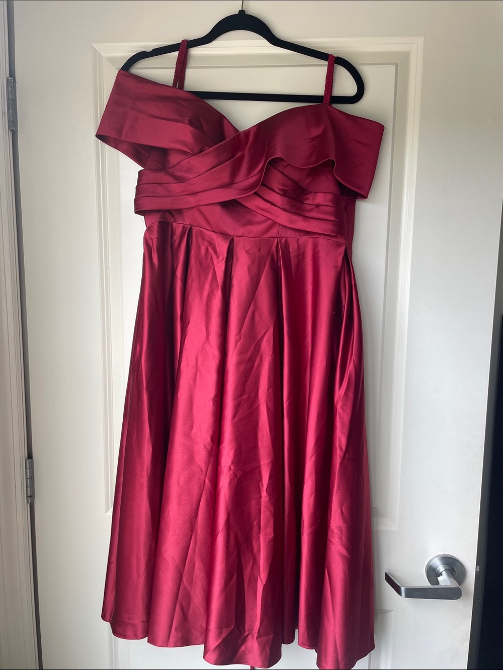 Elegant Red Off-Shoulder Midi Dress